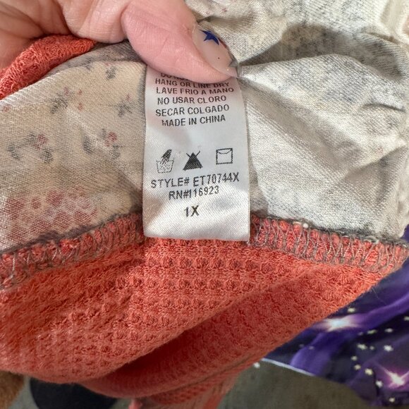 Easel - Floral Patch - Time Fades Away Top Coral - Cora; - 1x - NWT - Picture 5 of 7